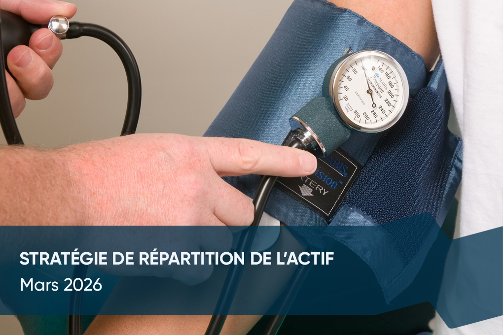 Professionnel de la santé qui prend la pression sanguine d’un patient